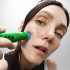 DEWY Sérum Stick Hydratant à la Caféine – Fraîcheur et éclat instantanés
